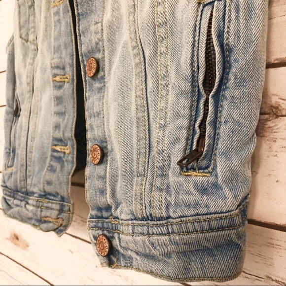 H&M Divide // Jean Vest - Picture 3 of 4